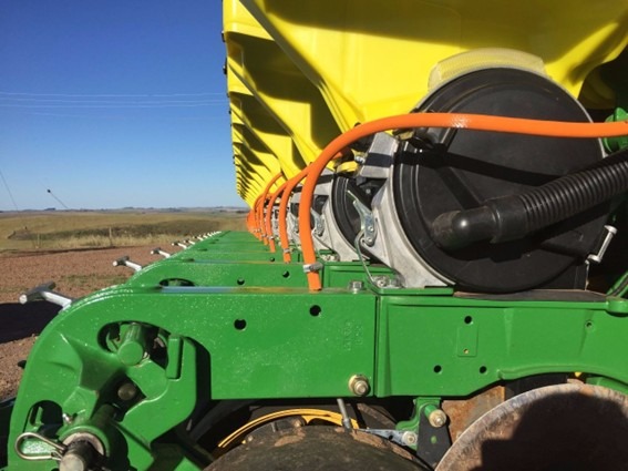 Figura 6. Semeadora de soja  com sistema de inoculação por sulco